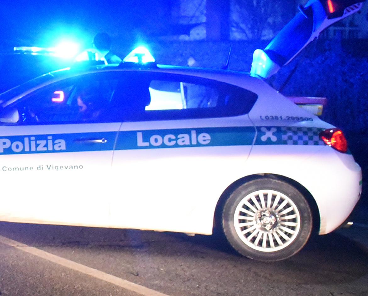 Droga, bici rubate, occupazioni e irregolarità: a Vigevano i controlli serali congiunti di polizia locale e polizia di Stato 