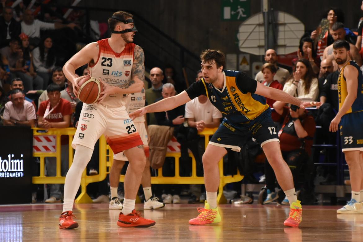 Basket, serie B, adesso è ufficiale: anche Kris Strautmanis saluta la Elachem Vigevano
