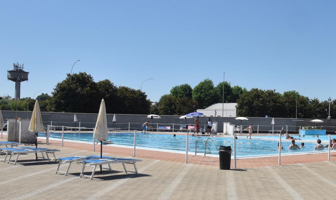 Gambolò: la minoranza solleva il conflitto di interessi su gestione e lavori in piscina