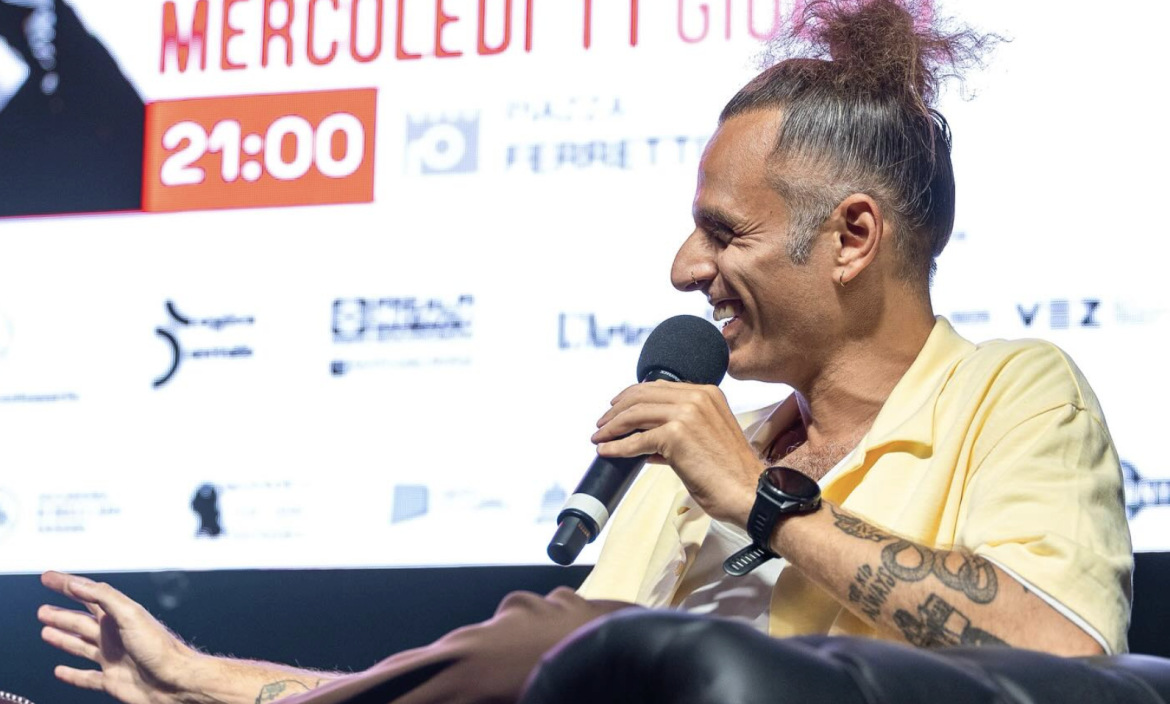 Si ride mercoledì col rapper Ghemon e altri quattro comici