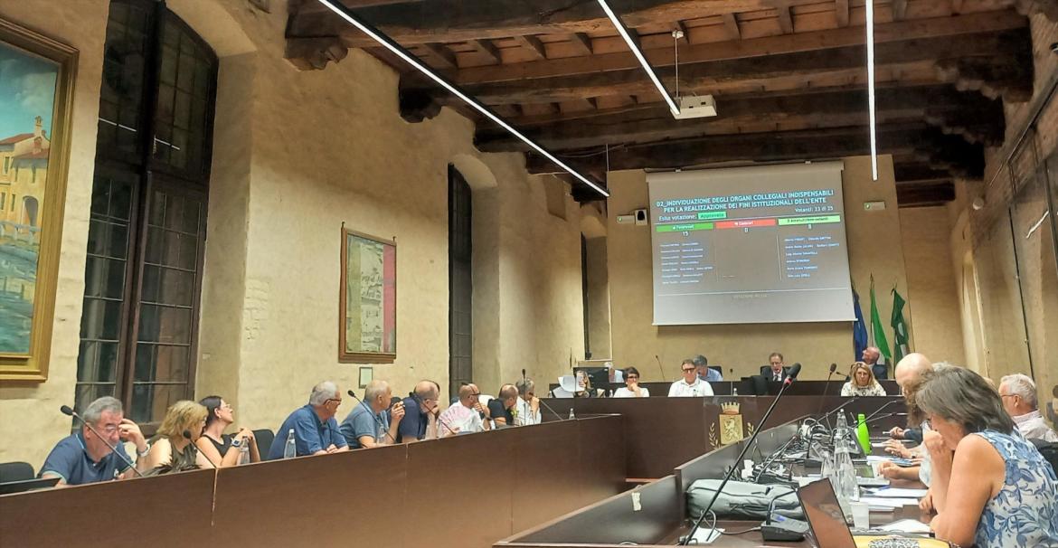 Sulla convenzione per i vigili con Ozzero la maggioranza si spacca