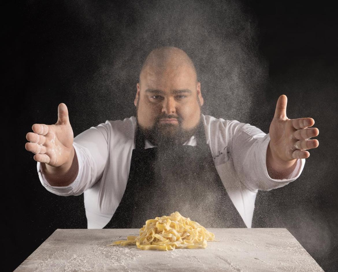 Lo chef re dei social cucinerà dal vivo