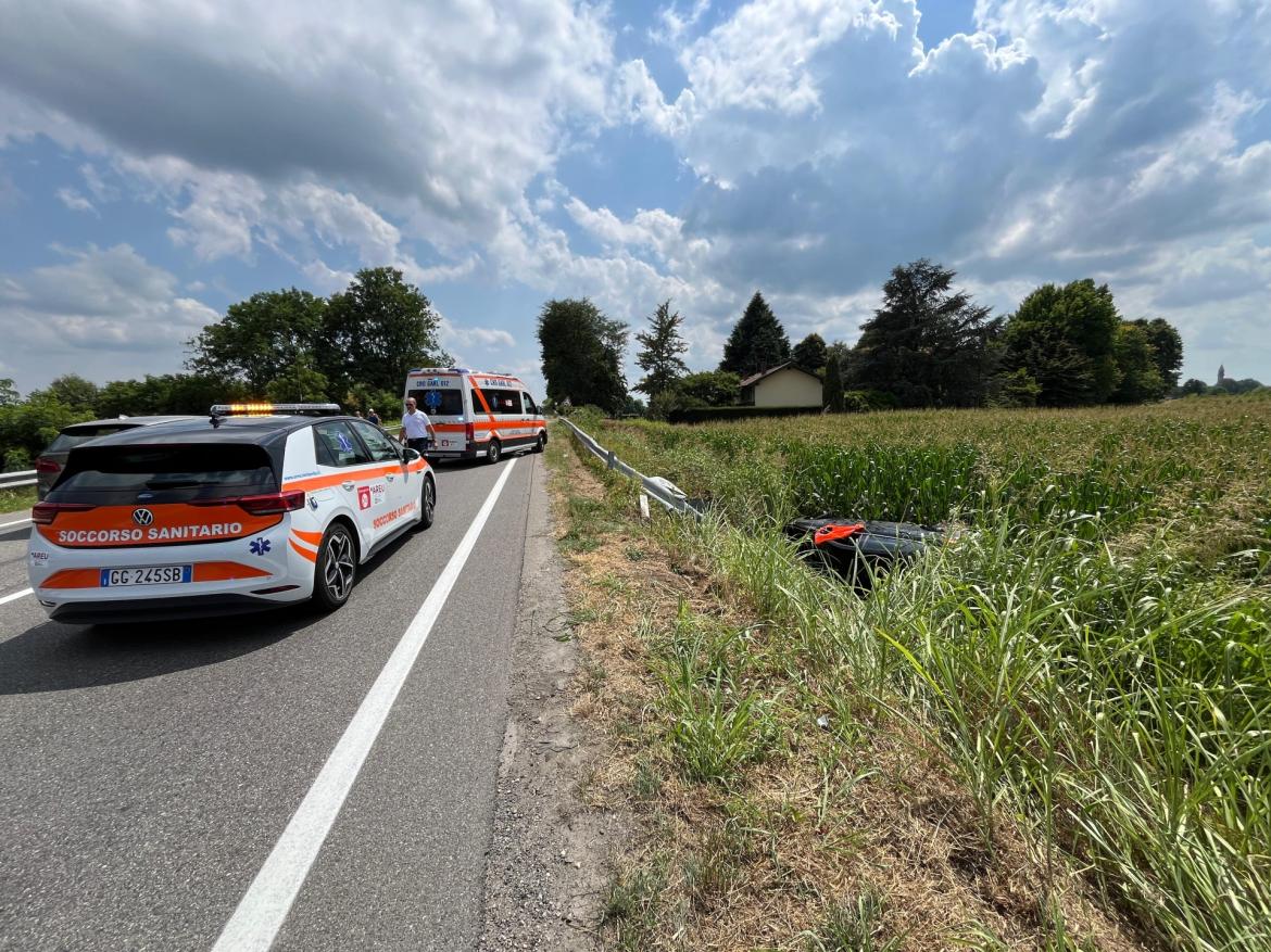 Esce di strada a Mede. Soccorso un uomo di 80 anni