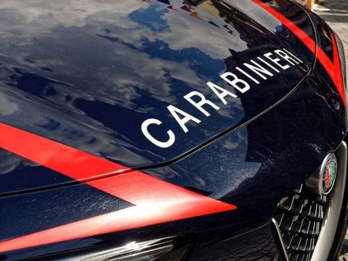 Entrano nel cascinale e rubano una motosega e un motorino