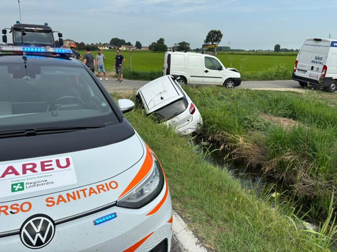 Ferrera Erbognone, scontro tra auto: due persone ferite