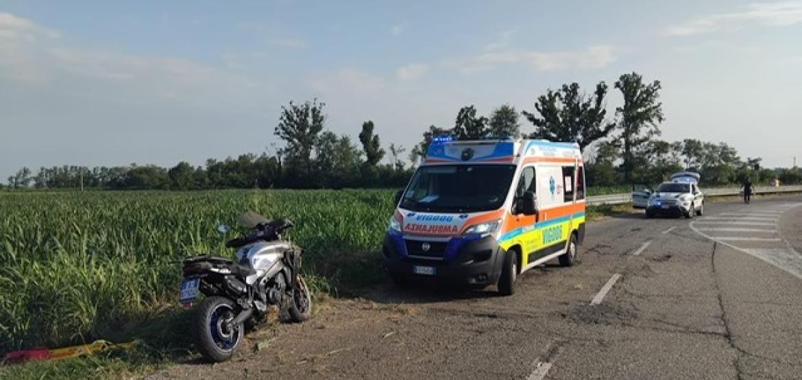 Vigevano, cade dala moto: ferito un uomo di 64 anni