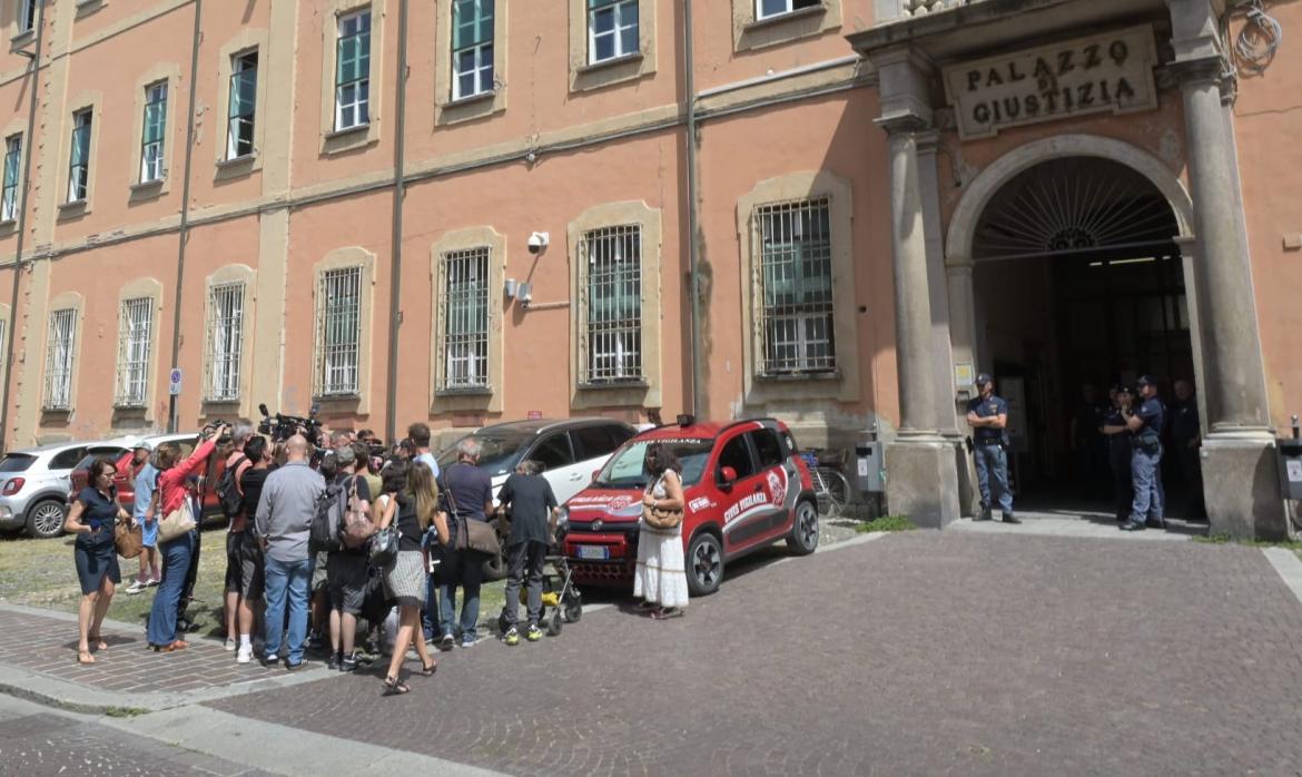 Caso Garlasco, al via le analisi sulle impronte nella spazzatura di casa Poggi