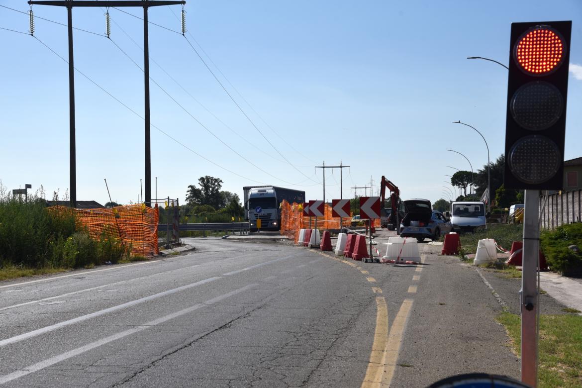 Gambolò: rotonda quasi finita, poi i nuovi asfalti