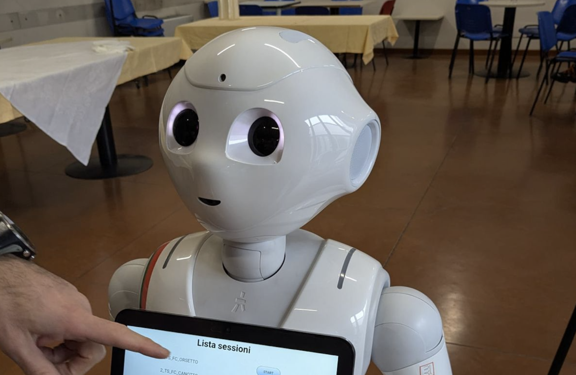 Pepper, il robot che interagisce con gli anziani