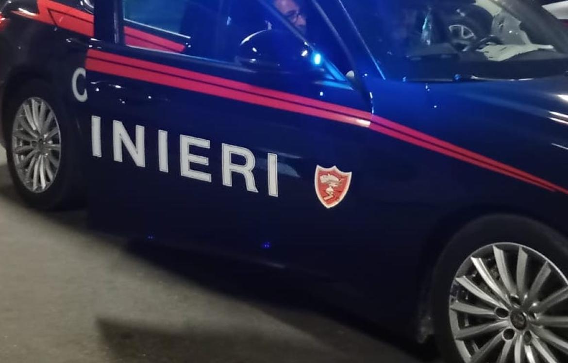 Vigevano: ruba 800 euro di merce al Carrefour e aggredisce l’addetto alla sicurezza con calci e pugni
