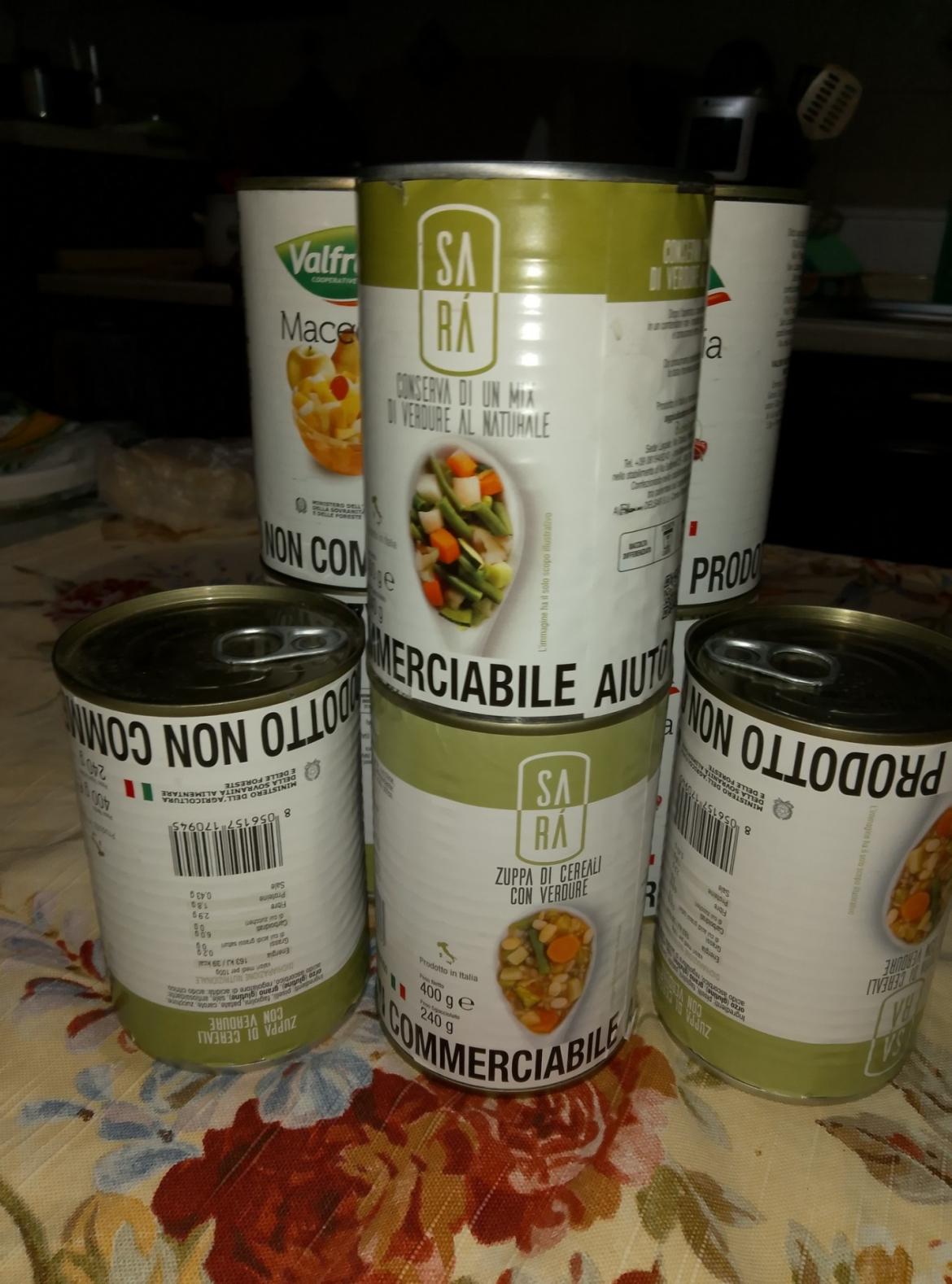 Getta via il cibo dei pacchi alimentari. Il sindaco: «Non lo aiuteremo più»