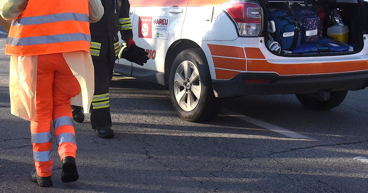 Frontale tra auto e scooter tra Pavia e Borgarello: tre morti 