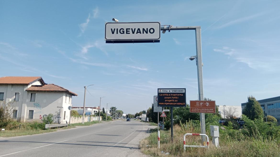 Vigevano, autocarro identificato e fermato dalla polizia locale per appropriazione indebita