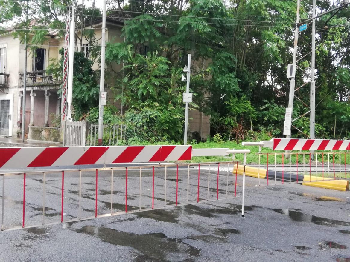Passaggio a livello guasto a Vigevano, due treni in ritardo  