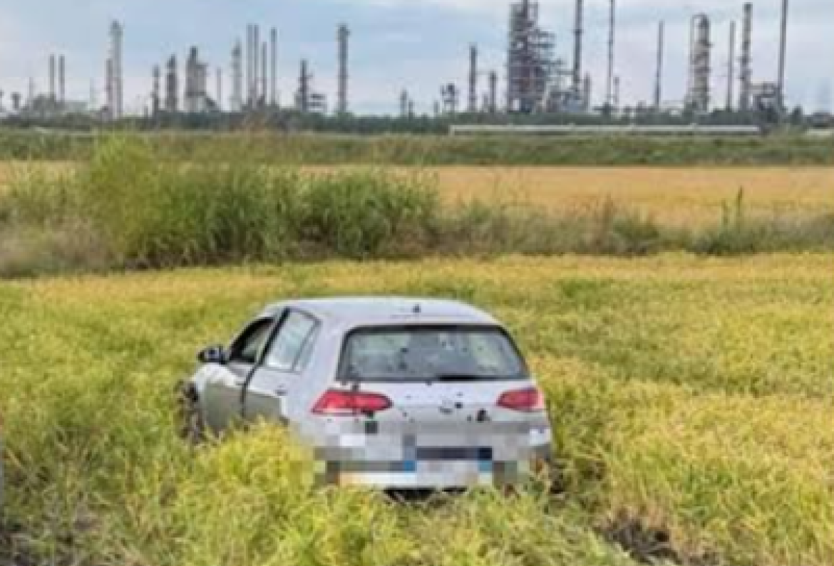 Cassolnovo, fugge all’alt dei carabinieri: viene inseguito e finisce con l’auto fuori strada a Cerano