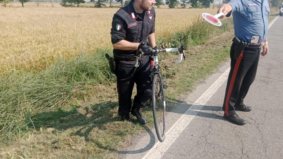 Ciclista trovato morto in una risaia, s'indaga sulla morte