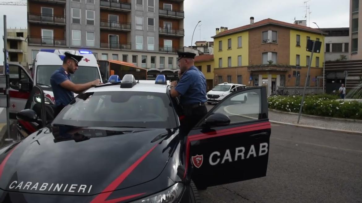 Calcio in faccia alla ex fidanzata incontrata per caso