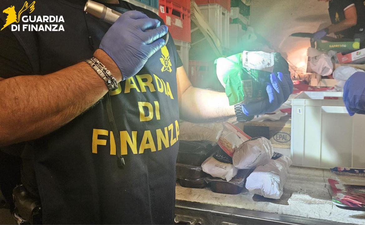 Sequestrati oltre 380 chili di prodotti alimentari provenienti dalla Cina trasportati in cattivo stato di conservazione 