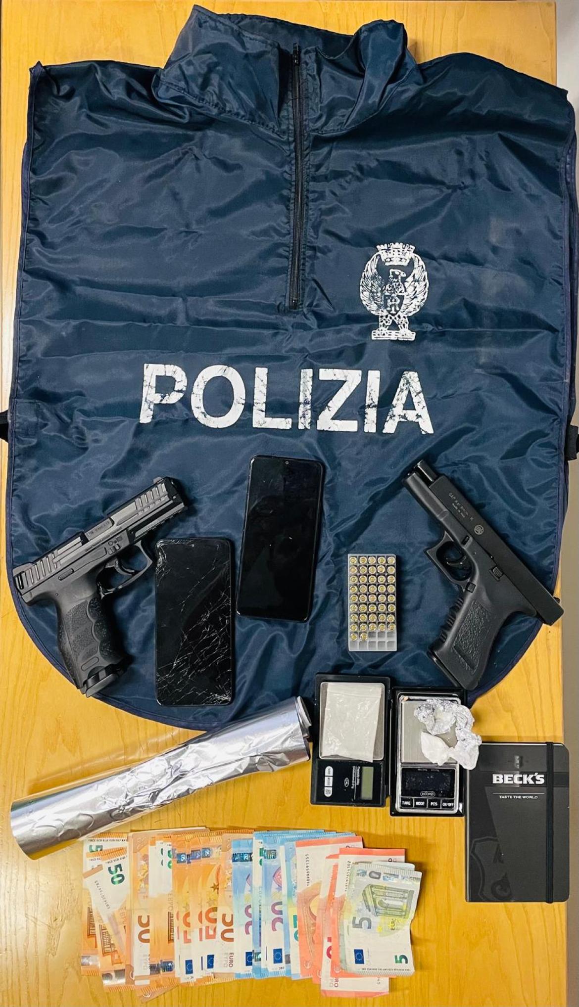 Spaccio di droga a Pavia, 11 indagati: cocaina consegnata a domicilio con il metodo del finto “delivery”