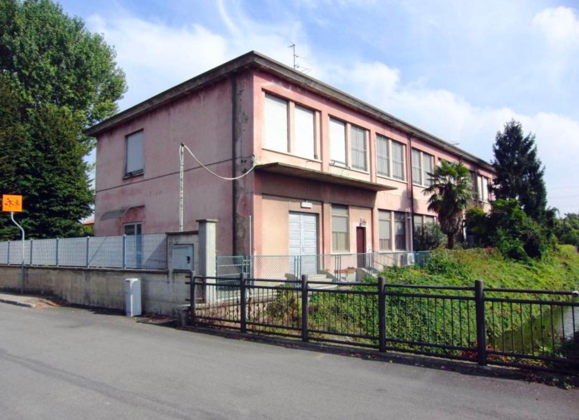Dopo 10 anni il Comune (s)vende l'ex scuola. A chi? Non si dice...