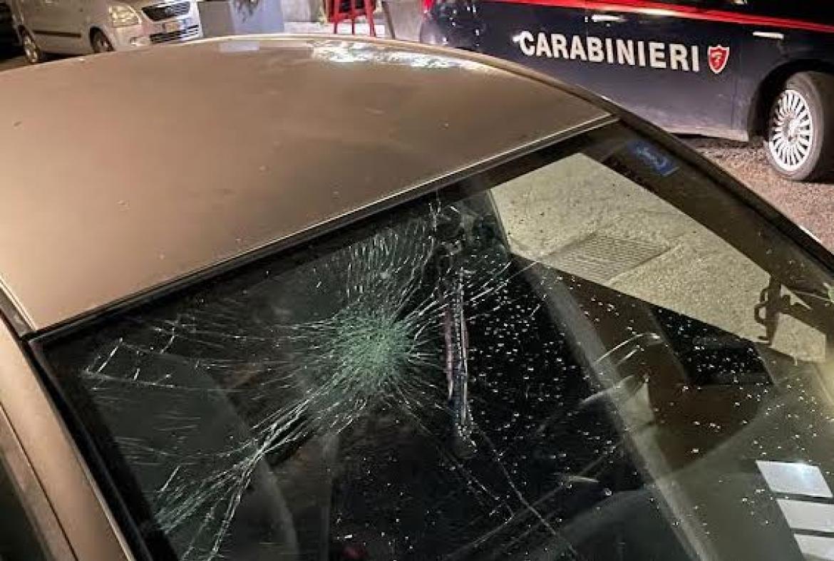 Abbiategrasso, 31enne fermato dopo una notte di danneggiamenti in centro