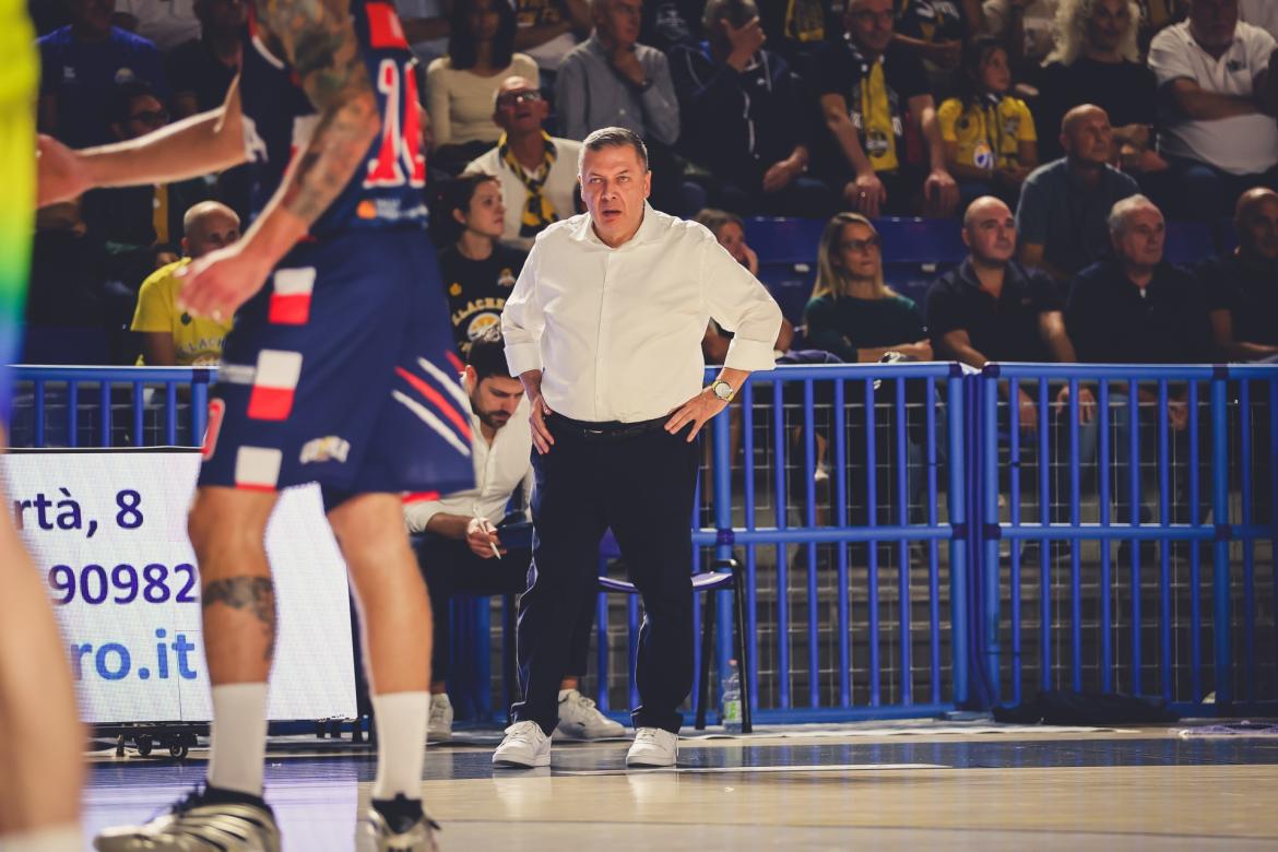 Basket, serie B, coach Stefano Salieri: «Buon secondo tempo, cercavamo risposte e quelle che abbiamo ottenuto sono state comunque positive»