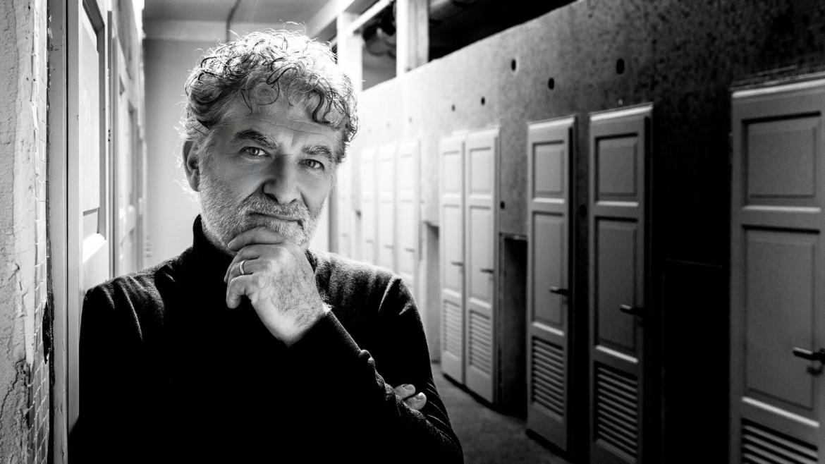 Gioele Dix porta al Coccia di Novara "Ma per fortuna che c’era il Gaber"