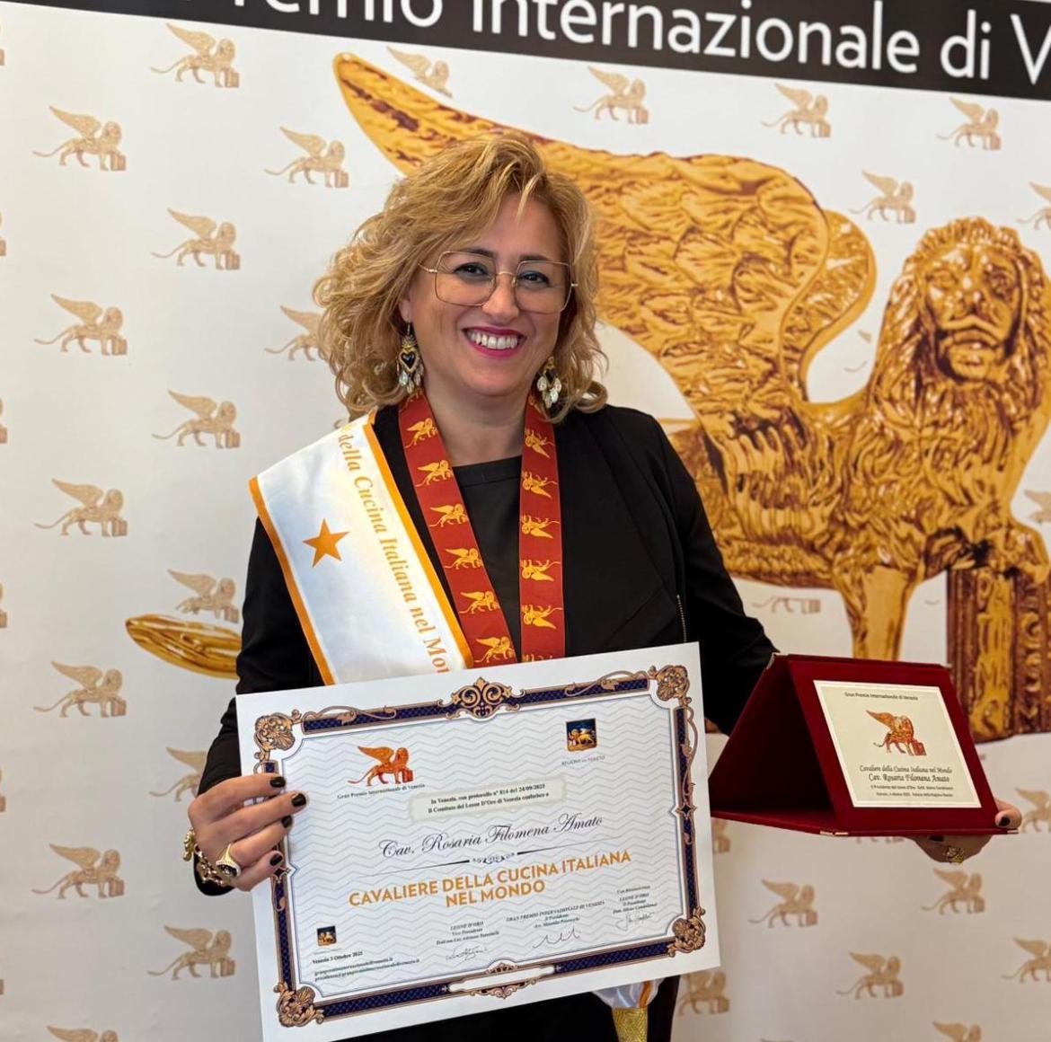 Rosaria Amato, titolare della "Bella Napoli", premiata Cavaliere della Cucina Italiana nel Mondo