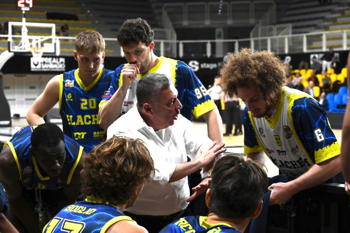 Basket, serie B, la Elachem Vigevano sconfitta da San Vendemiano, coach Salieri: «Per competere fondamentale giocare di squadra»