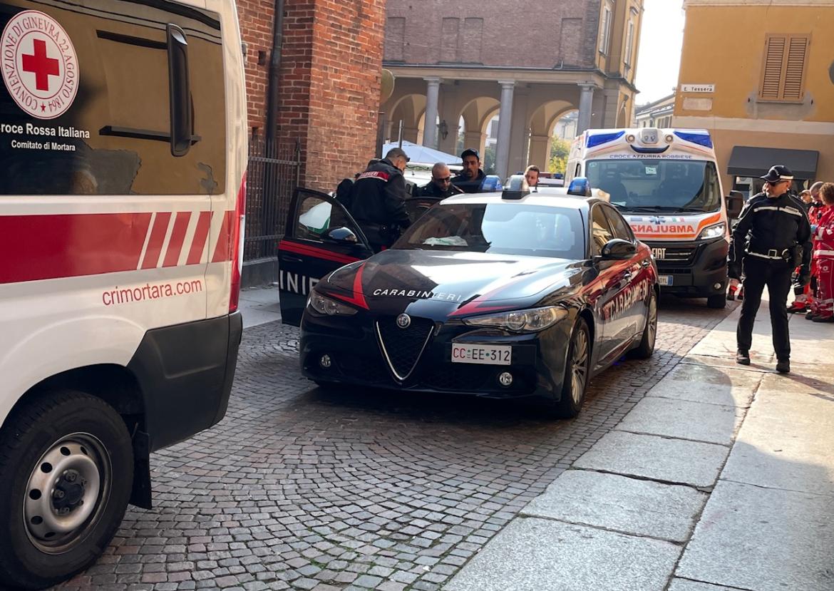 Resistenza alla polizia locale e lesioni all'operatrice della Cri. Il giudice dispone l'obbligo di dimora
