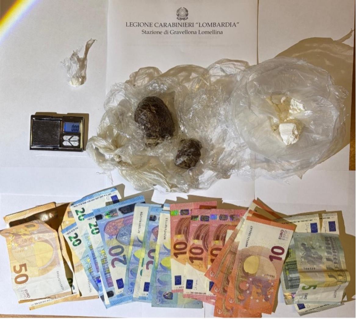 Gravellona Lomellina, fermato durante un controllo stradale e trovato con cocaina ed eroina