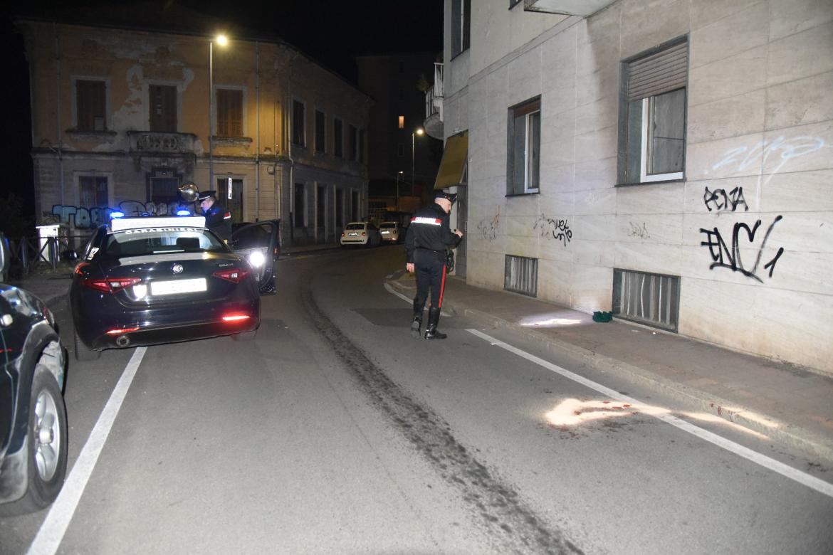 Gli spacca la testa con una pietra. Uomo in codice giallo in ospedale