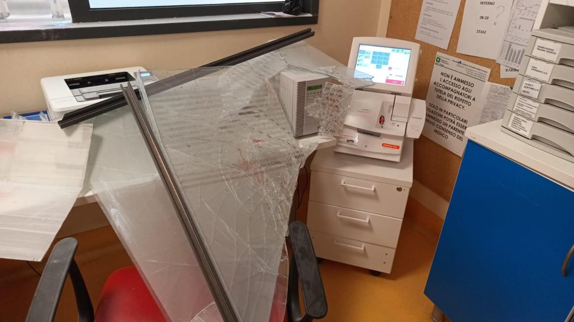 Danni al pronto soccorso di Vigevano, Salvini sui social: «Espulsione per il responsabile»