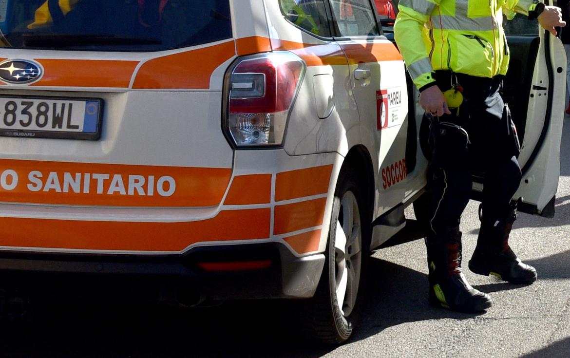 Mortara: rimane ferito scaricando la merce dal furgone