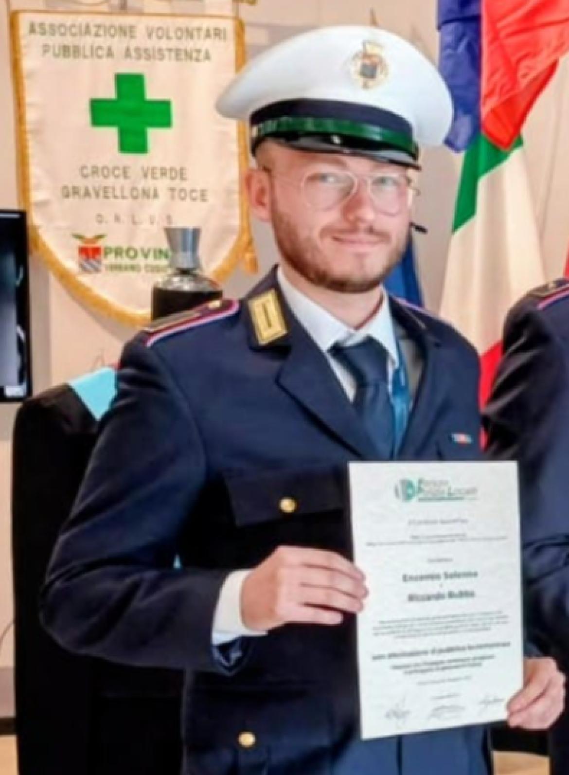 Salvò una donna che stava per suicidarsi: premiato un vigevanese