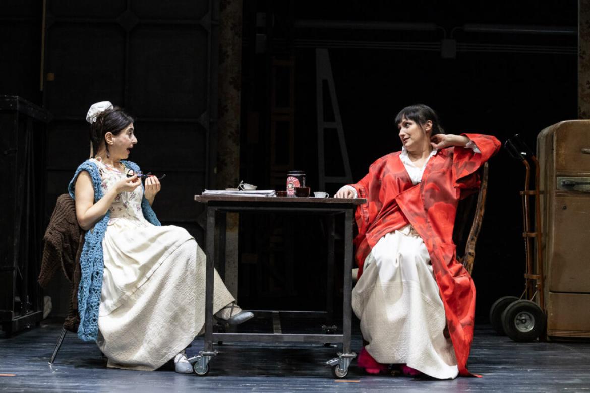 Goldoni si fa moderno: “Il Teatro Comico” rivive sul palco del Cagnoni