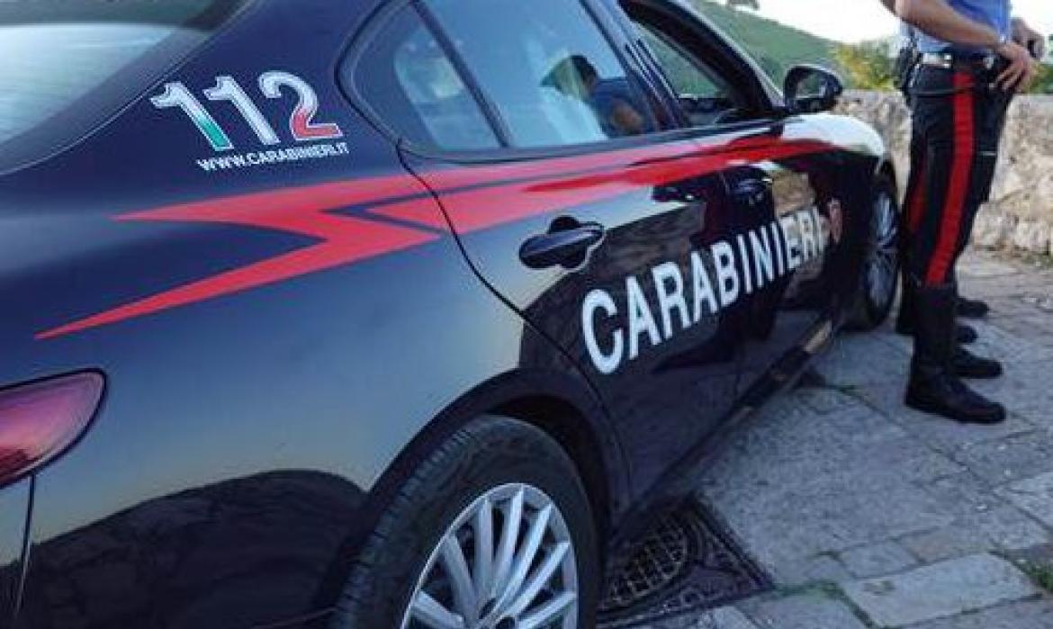 Viola il divieto di avvicinarsi all’ex moglie: arrestato