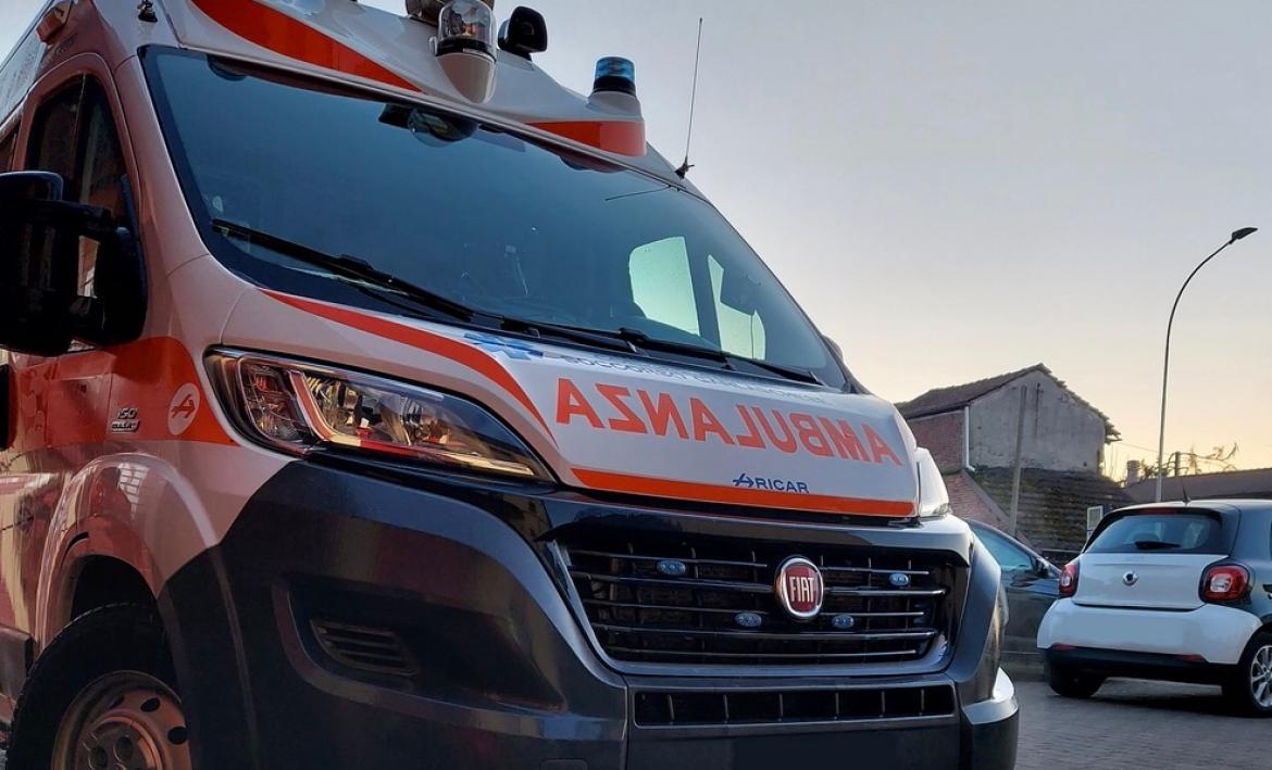 Un infortunio sul lavoro in un cantiere edile. Cade e si ferisce un uomo di 51 anni