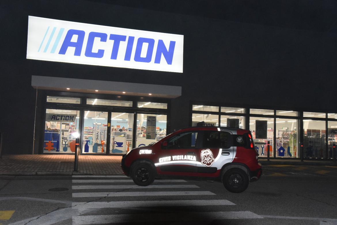 Parona, rapina a mano armata al centro commerciale