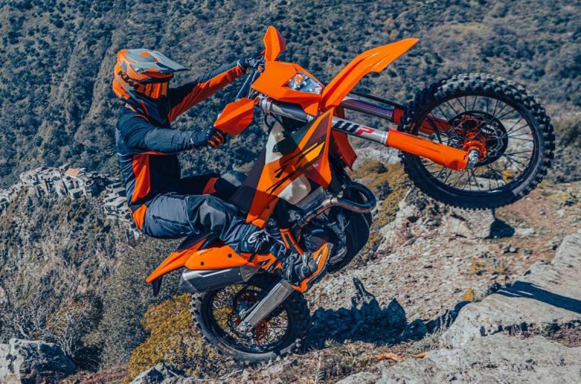 Furto di moto da enduro a Gropello, mentre i proprietari stavano cenando