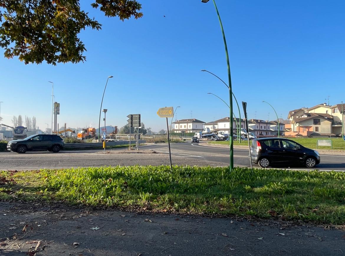 Mortara, la rotonda dell’ospedale Asilo Vittoria non si deve bloccare