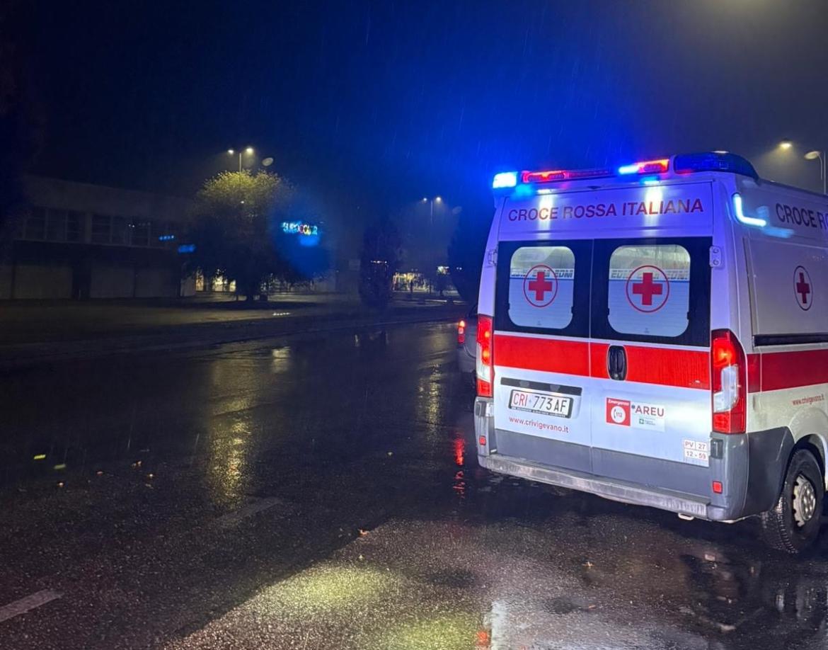 Vigevano, scontro tra auto in corso Novara: coinvolte sei persone