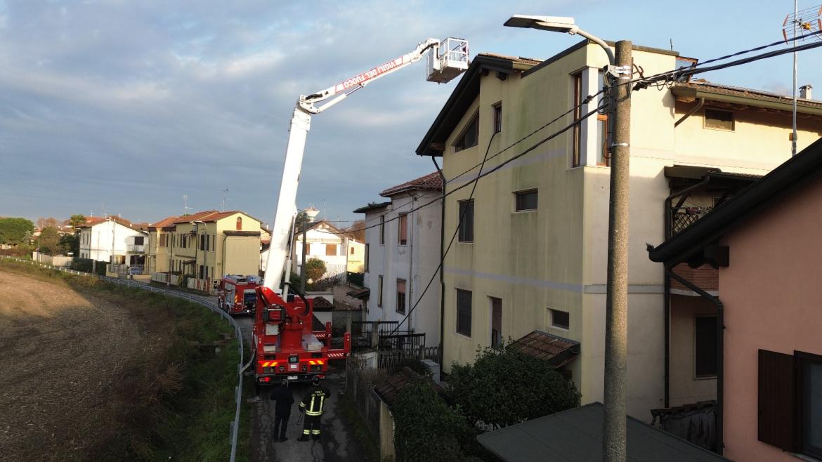 Vigevano, incendio in una mansarda di via Cappuccini