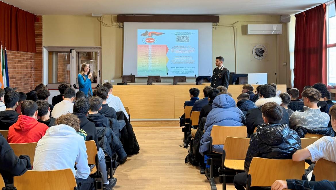 Bullismo, cyberbullismo e rischi legati ai social: a Pavia gli studenti si confrontano i carabinieri