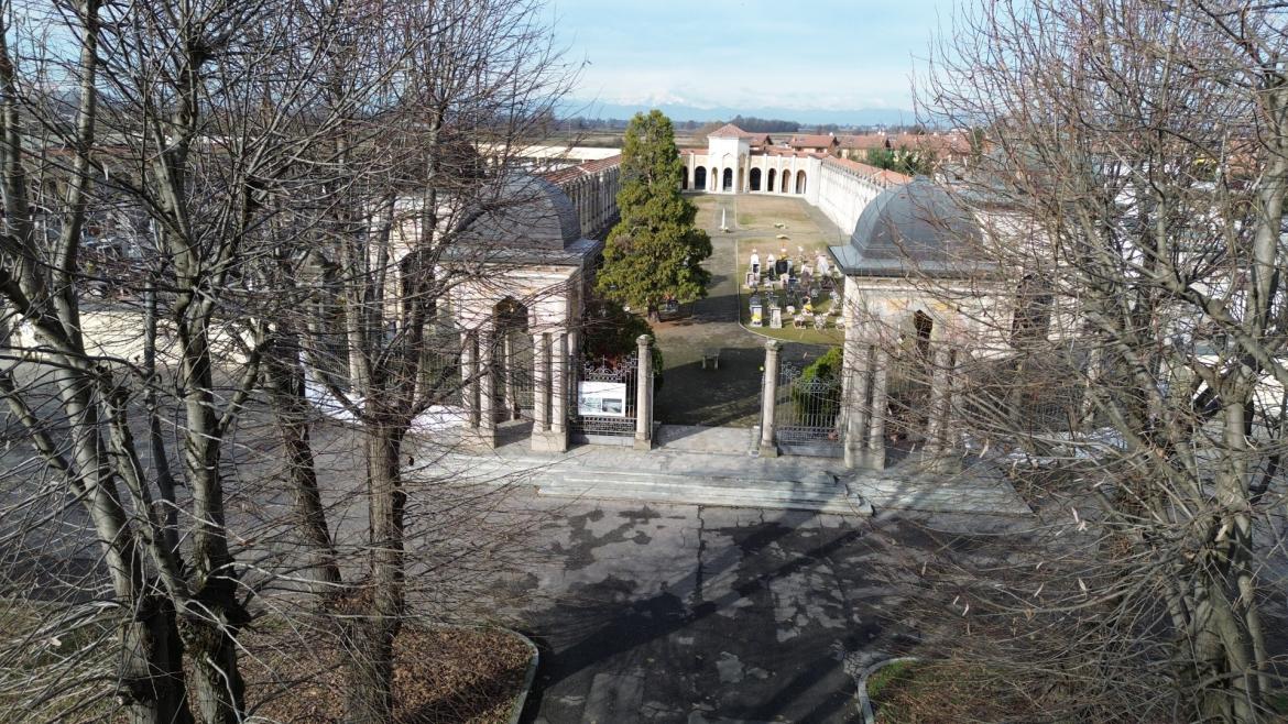 Gambolò, manutenzione cimiteri: nuovi lavori. Per prevenire i furti, i nuovi pluviali non sono di rame