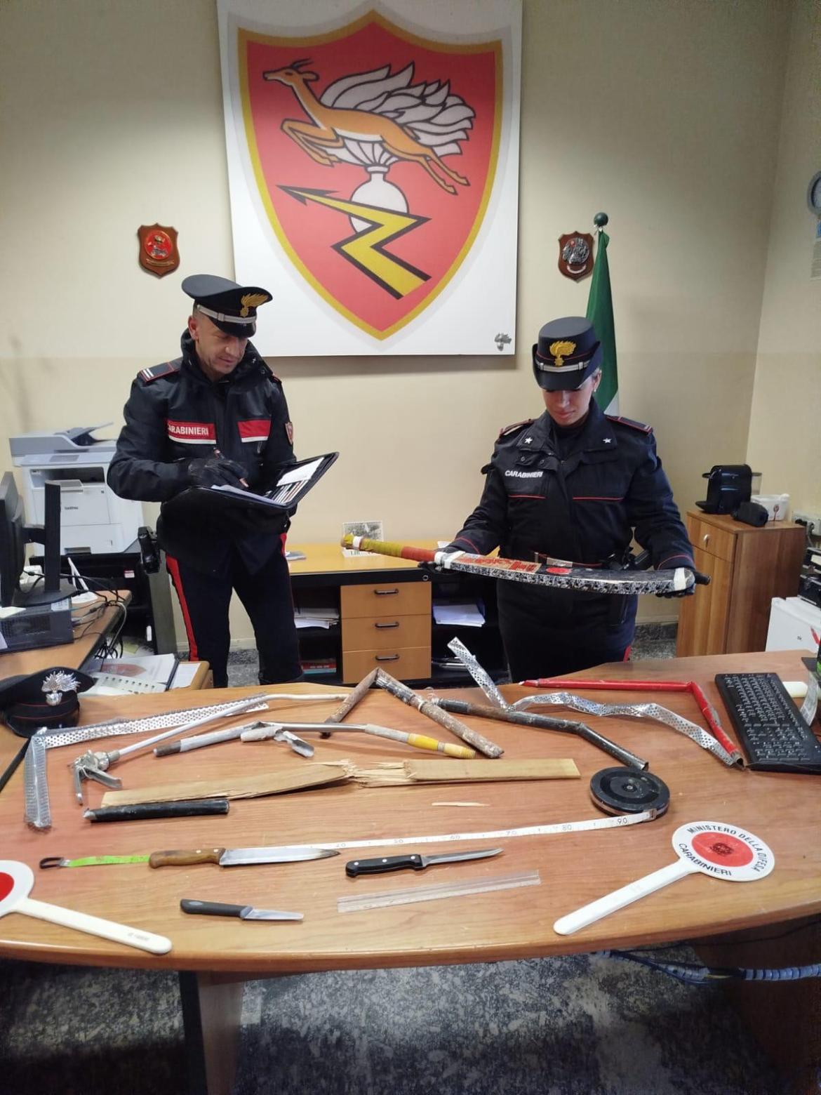 Maxi rissa con bastoni e mazze di ferro: arrestati otto pakistani. Il litigio per un aumento del canone del subaffitto