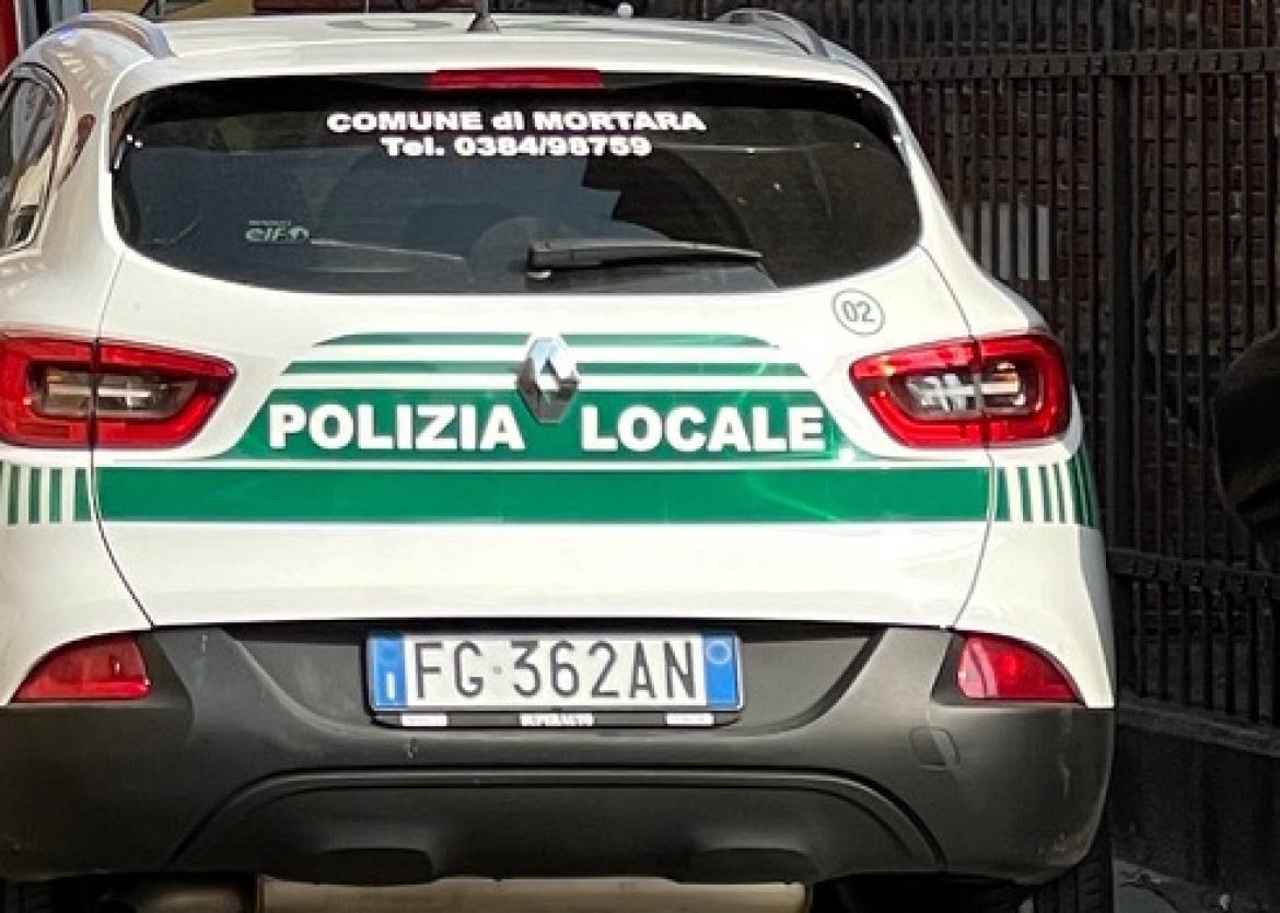 Ruba l’auto lasciata incustodita a Mortara e viene identificato dalla polizia locale