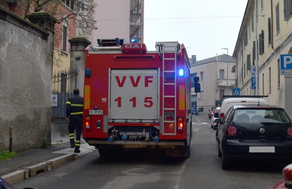 Il motore del cancello fuma, intervengono i vigili del fuoco