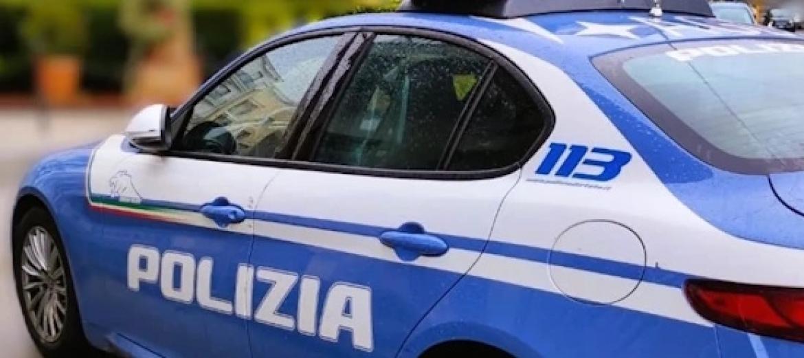 Colpito con un pugno e derubato del cellulare: rapina nel centro di Pavia