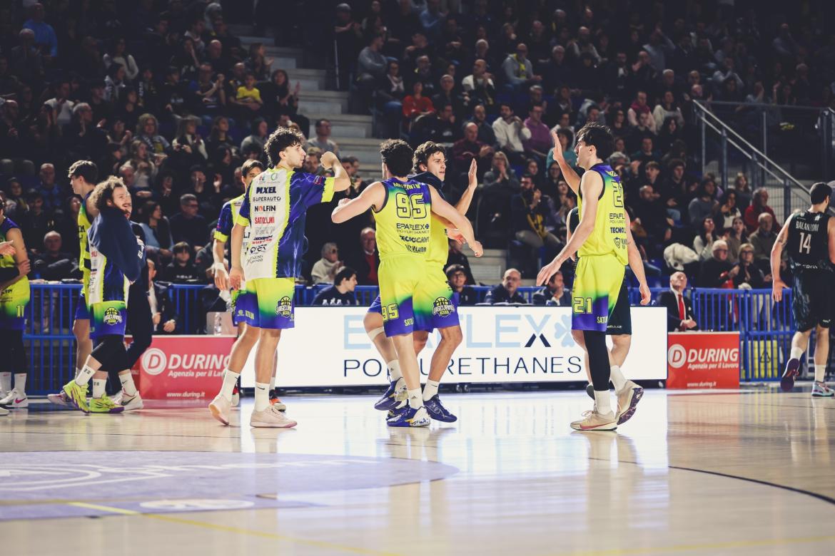 Basket, serie B, la Elachem Vigevano sa solo vincere: battuta Omegna (78-70). E' primo posto alla fine dell'andata e qualificazione per la Coppa Italia
